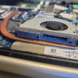 Zabrudzony radiator w laptopie HP