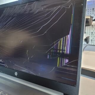 Uszkodzona matryca w laptopie HP